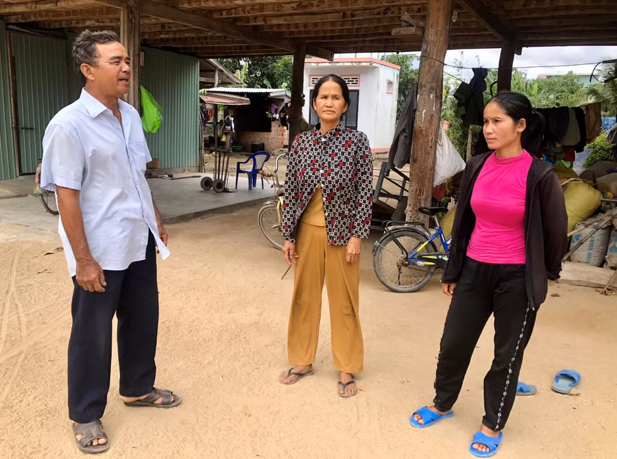 ong-ksor-mlaih-truong-thon-ama-rin-2-xa-ia-mron-tuyen-truyen-nguoi-dan-thay-doi-nep-nghi-cach-lam-de-phat-trien-kinh-te-gia-dinh.jpg