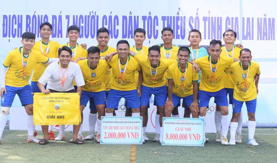 doi-bong-da-huyen-krong-pa-gianh-giai-nhi-giai-vo-dich-bong-da-7-nguoi-thanh-nien-cac-dtts-tinh-anh-van-ngoc.jpg