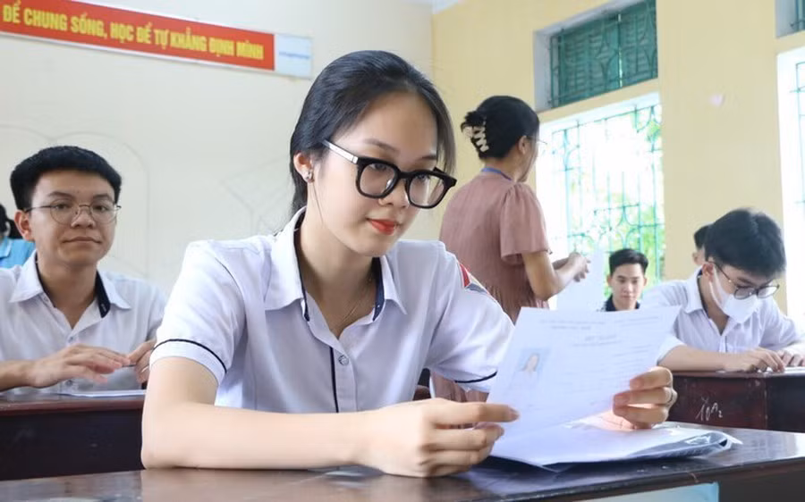 tu-ngay-15-4-thi-sinh-thu-dang-ky-du-thi-tot-nghiep-thpt-anh-minh-hoa-nguon-chinhphuvn.jpg