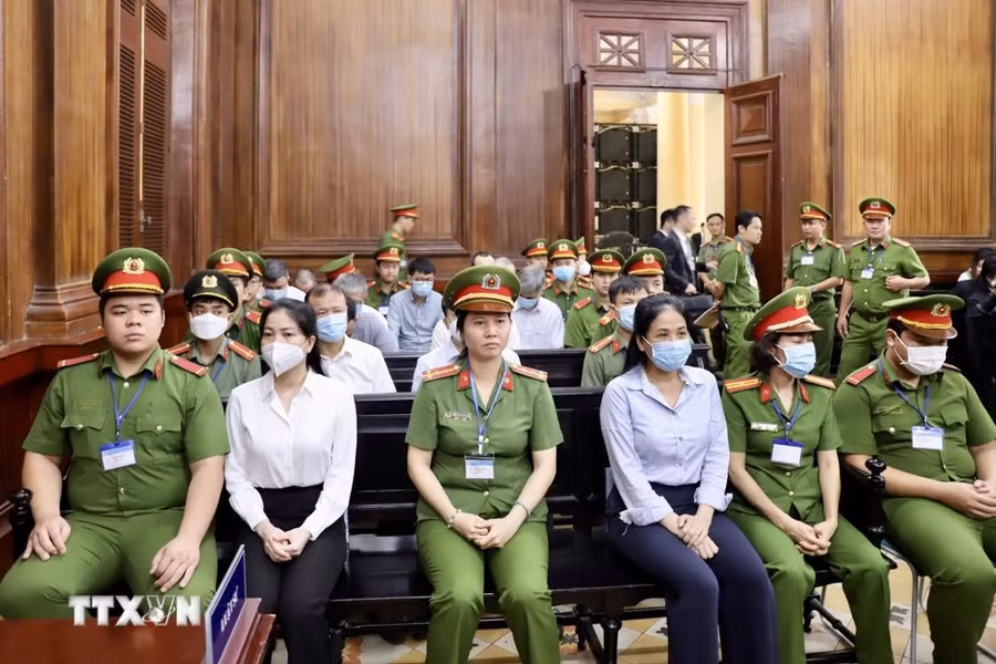 Các bị cáo tại phiên toà. (Ảnh: Hồng Giang/TTXVN)