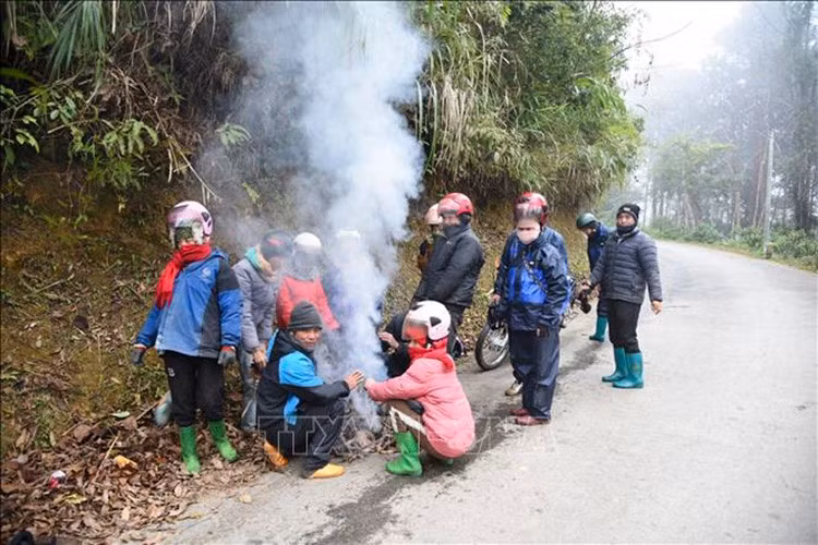Bắc Bộ trời rét về đêm và sáng sớm. Ảnh: TTXVN
