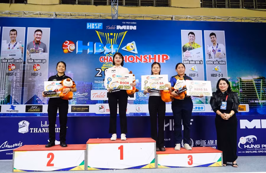 co-thu-nguoi-gia-lai-luong-thi-thom-gianh-chuc-vo-dich-o-giai-billiards-carom-3-bang-uy-tin-tai-tp-ho-chi-minh-anh-nhan-vat-cung-cap.jpg
