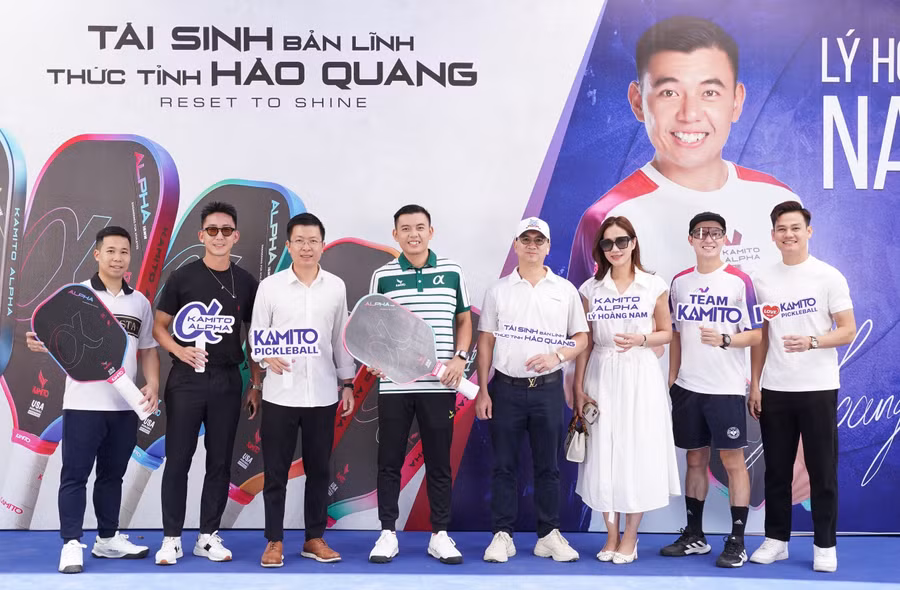 Lý Hoàng Nam và bạn bè trong ngày ra mắt dòng vợt Kamito Alpha