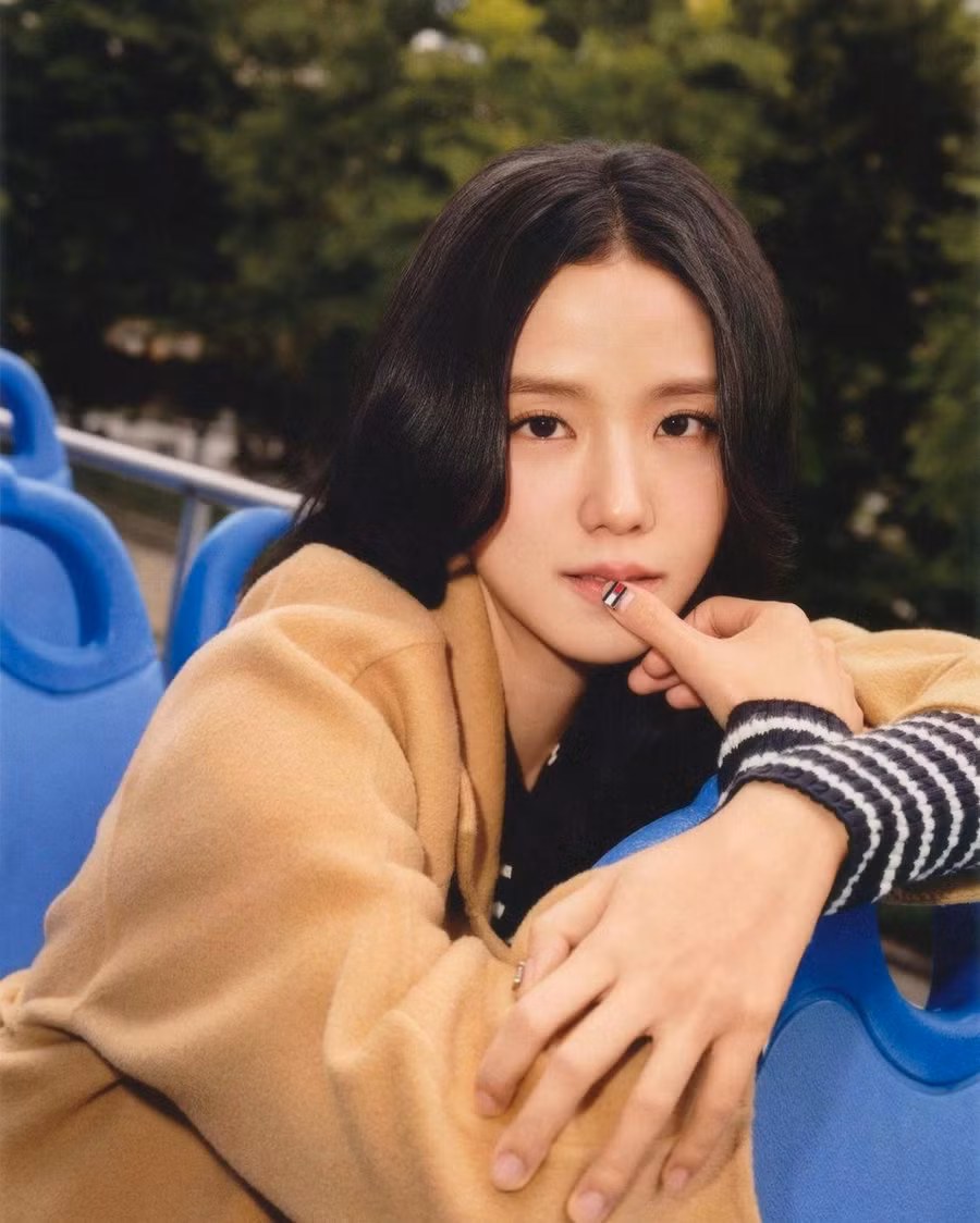 Hai dự án phim mới nhất của Jisoo là Omniscient Reader’s Viewpoint và Newtopia đều lên lịch ra mắt vào năm 2025. Jisoo sẽ diễn xuất cùng các ngôi sao gạo cội như Lee Min Ho, Park Jung Min...