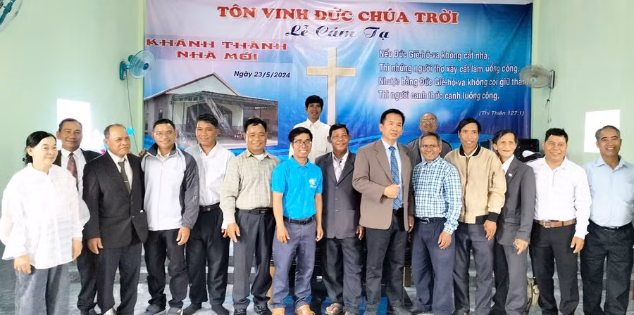 chi-hoi-tin-lanh-plei-kon-chrah-xa-ha-ra-huyen-mang-yang-khanh-thanh-nha-nguyen-moi-xay-dung-cua-cua-chi-hoi-anh-thanh-nhat.jpg