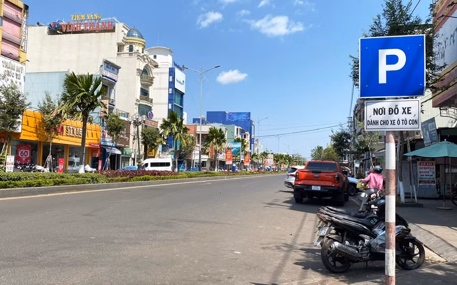 mot-diem-do-xe-o-to-tren-duong-hai-ba-trung-thanh-pho-pleiku.jpg