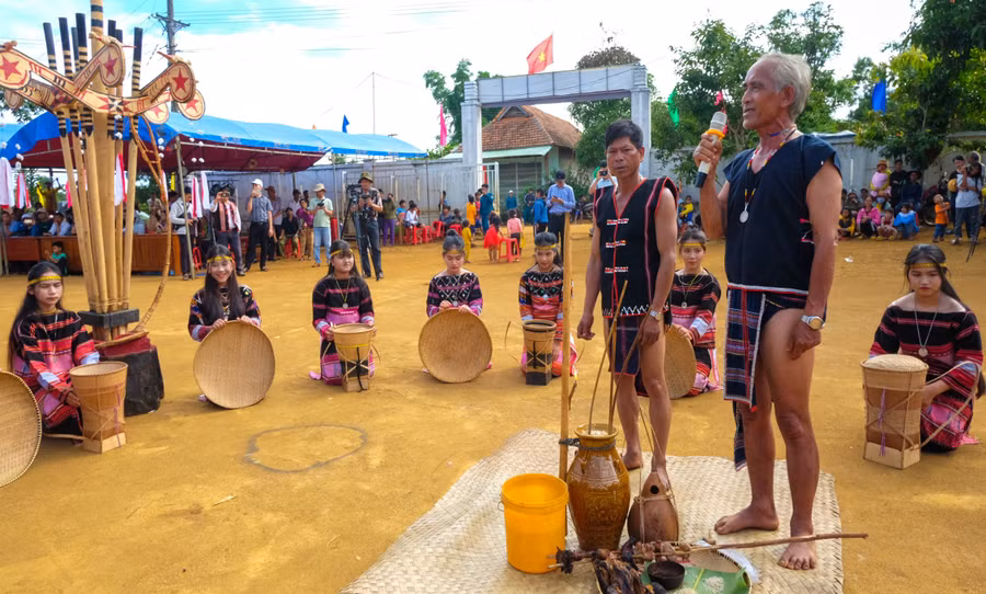 mo-huong-moi-bao-ton-va-phat-huy-van-hoa-cac-dan-toc-thieu-so.jpg