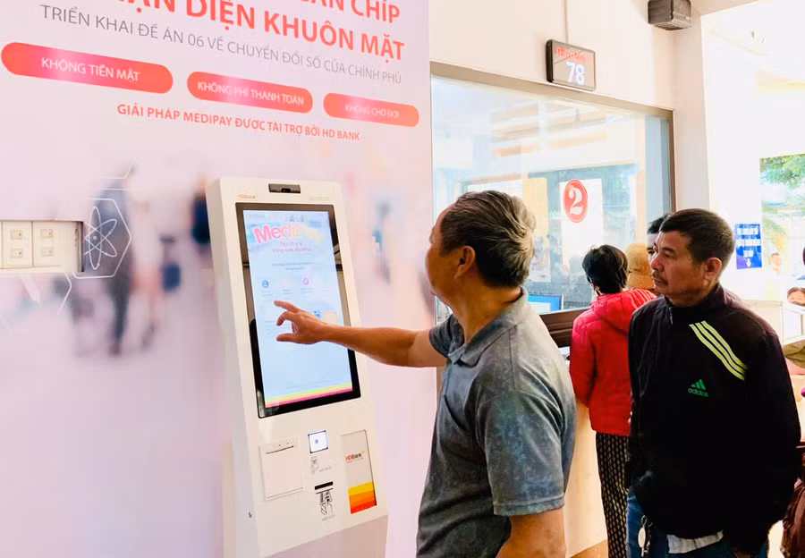kiosk-y-te-thong-minh-da-lap-dat-va-dua-vao-su-dung-tai-trung-tam-y-te-tp-pleiku-va-huyen-chu-se-gop-phan-mang-lai-nhieu-tien-ich-cho-co-so-y-te-va-nguoi-benh-anh-nhu-nguyen.jpg