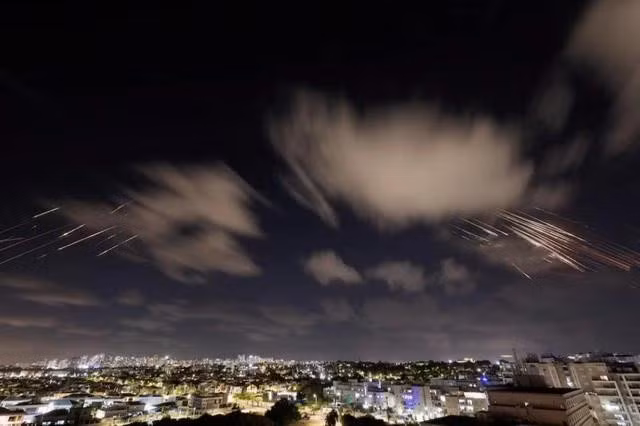 Hệ thống Iron Dome của Israel phóng tên lửa đánh chặn tên lửa Iran