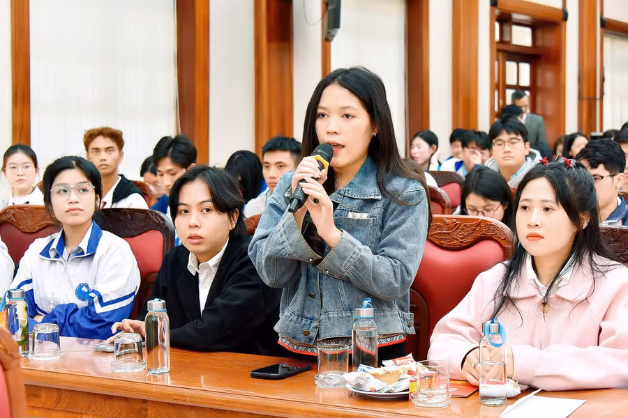 hoc-sinh-y-kien-de-xuat-ve-cac-chinh-sach-trong-linh-vuc-giao-duc-dao-tao-anh-dt.jpg