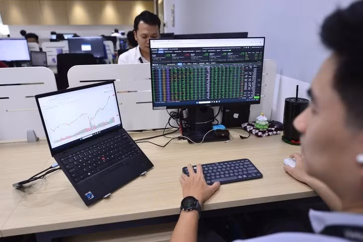 lan-dau-tien-sau-3-nam-fed-tang-lai-suat.jpg