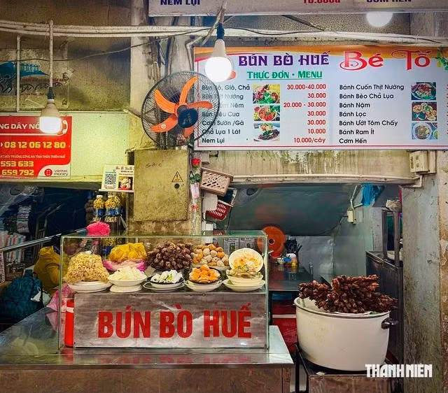 Thưởng thức Bún bò Huế ở chợ Đông Ba