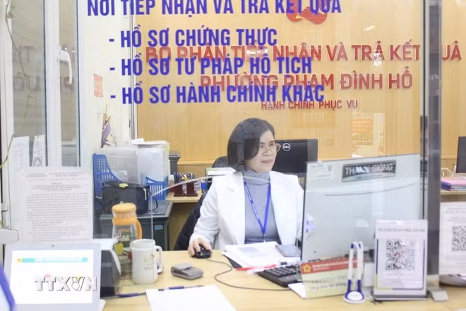 giai-quyet-thu-tuc-hanh-chinh-tai-ha-noi-anh-nguyen-thang-nguon-ttxvn.jpg