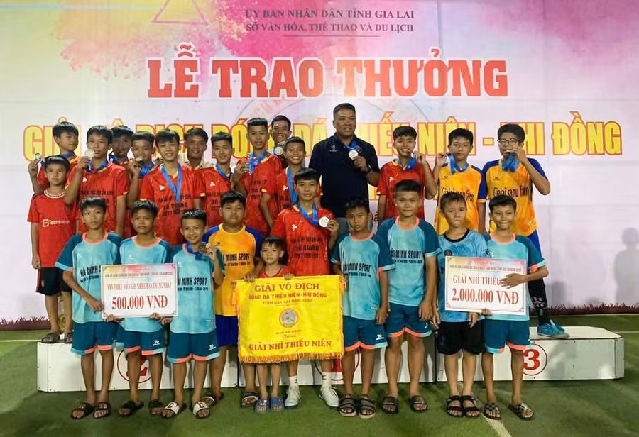 trung-tam-bong-da-cong-dong-ttf-huyen-chu-puh-thuong-xuyen-dai-dien-cho-dia-phuong-tham-gia-cac-giai-bong-da-cua-cac-cap-to-chuc-va-dat-nhieu-ket-qua-noi-batanh-nvcc.jpg