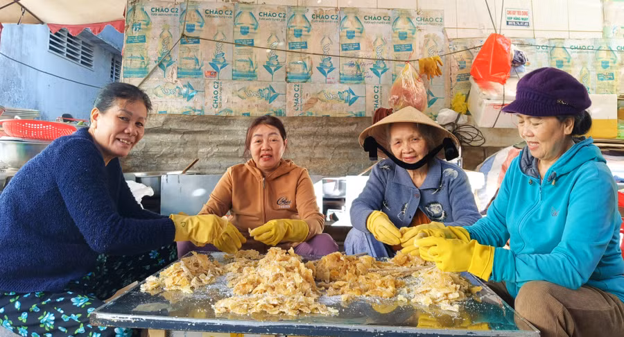cac-nghe-nhan-dang-tat-bat-lam-nhung-me-mut-truyen-thong-de-phuc-vu-cho-khach-hang-anh-dong-lai.jpg