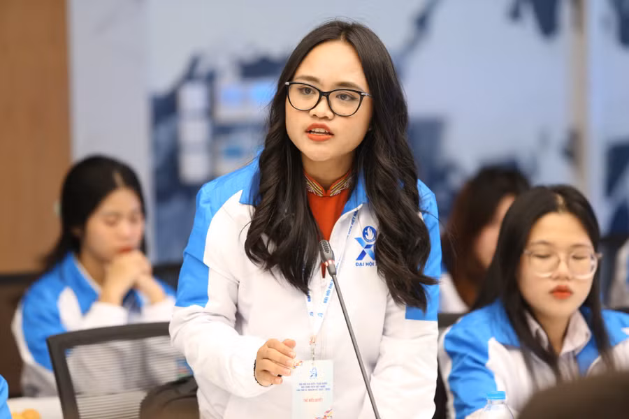Bằng nội lực mạnh mẽ, cô gái ấy đã vươn đến giấc mơ của mình, trở thành "bông hoa 5 tốt" của buôn làng Tây Nguyên góp vào "vườn hoa 5 tốt" cấp Trung ương năm nay.