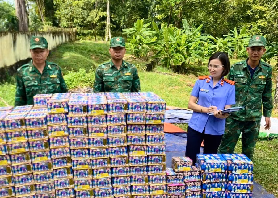 luc-luong-bo-doi-bien-phong-tinh-phoi-hop-cung-cac-co-quan-chuc-nang-phat-hien-tai-vuon-ca-phe-thon-cua-khau-xa-ia-dom-huyen-duc-co-372-hop-phao-no-co-khoi-luong-khoang-5839-kg-anh-bo-doi-bien-pho.jpg