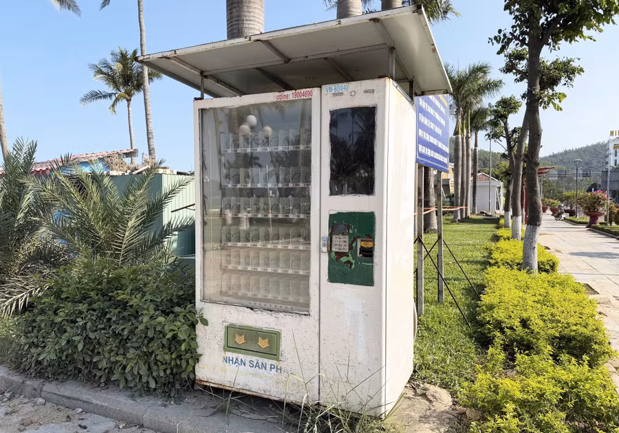 nhieu-may-ban-hang-tu-dong-doc-bien-quy-nhon-ngung-hoat-dong.jpg