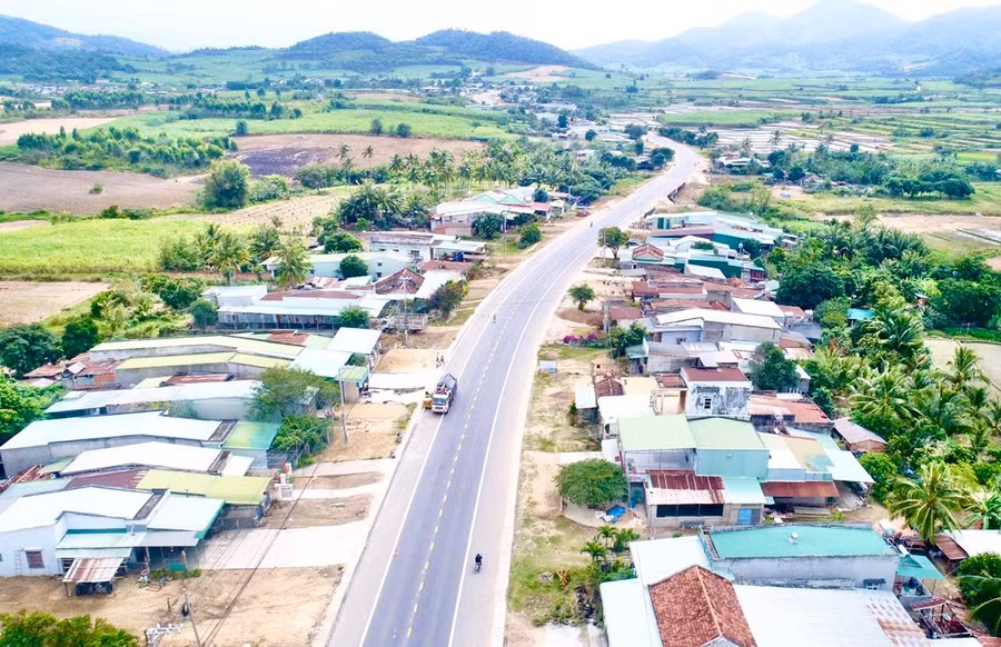 du-kien-cao-toc-quy-nhon-pleiku-co-huong-tuyen-song-song-voi-tuyen-quoc-lo-19-va-co-chi-phi-ho-tro-boi-thuong-tai-dinh-cu-hon-4715-ty-dong.jpg
