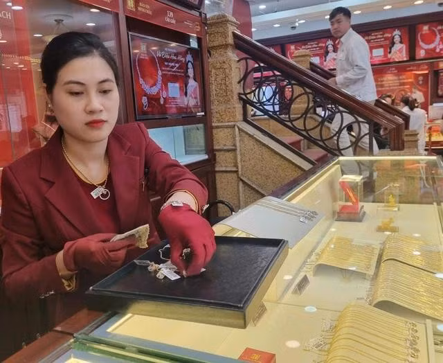 Ngân hàng Nhà nước sẽ phối hợp với các cơ quan hữu quan tăng cường công tác quản lý, có biện pháp ổn định thị trường vàng theo thẩm quyền
