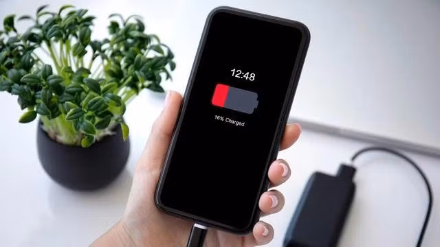 Có nhiều nguyên nhân khiến điện thoại Android sạc bị chậm