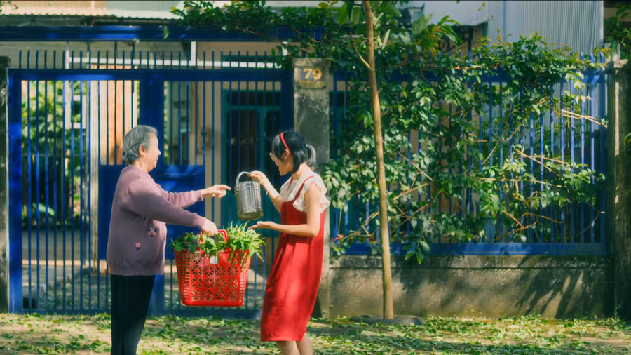 anh-4-hinh-anh-dua-chau-gai-bia-phai-du-co-di-xa-den-dau-khi-tro-ve-nha-van-them-mon-pho-kho-buoi-xe-chieu-ba-hay-mua-cho-anh-nvcc.png