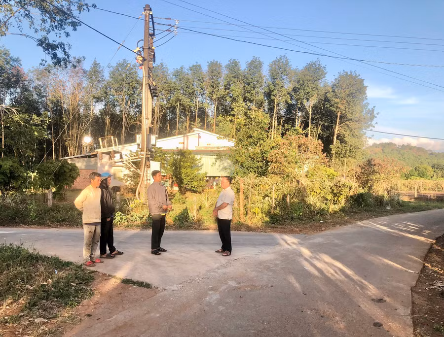 hien-nay-he-thong-duong-giao-thong-noi-lang-po-nang-da-duoc-do-be-tong-kien-co-rong-rai-sach-dep-dat-tren-80-5124.jpg