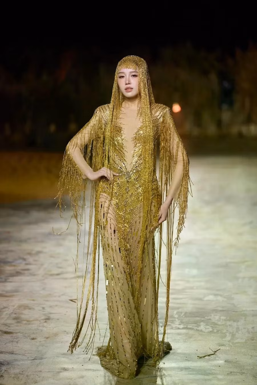Á hậu Thu Trà thay đổi nhiều so với thời điểm vừa giành Á hậu 2 Hoa hậu Hòa bình Việt Nam 2025. Cô đang trong quá trình chuẩn bị để "chinh chiến" tại Hoa hậu Liên lục địa 2026. Đây cũng là áp lực đối với người đẹp sinh năm 2002 vì các đại diện trước của Việt Nam như Bảo Ngọc, Ngọc Hằng, Khánh Linh đều đạt thành tích tốt tại đấu trường nhan sắc này
