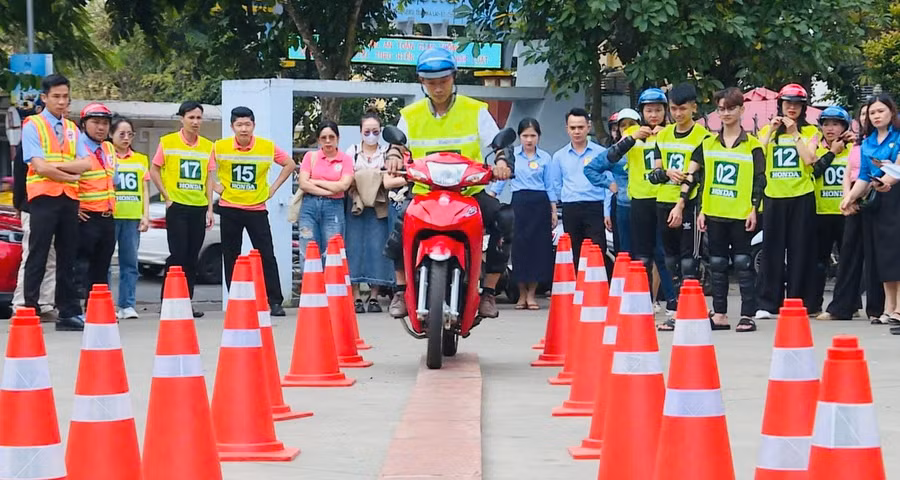 thi-sat-hach-cap-doi-gplx-theo-dung-nganh-gtvt-rat-quan-trong-anh-dinh-yen.jpg