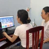 Đăng ký trực tuyến tuyển sinh đầu cấp: Phụ huynh gặp trở ngại, ngành giáo dục tích cực hỗ trợ 