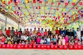 Trao quà cho trẻ em có hoàn cảnh đặc biệt tại xã Sró. 