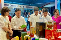 Nhiều sản phẩm mang nét đặc trưng của tỉnh đã được các nhà sản xuất chế biến dưới dạng nhiều sản phẩm tiện lợi. Ảnh VT