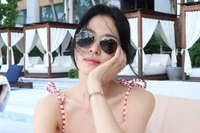 Mẫu áo tắm Song Hye Kyo mặc cháy hàng