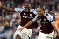 Man United thất thủ tại Stamford Bridge, Tottenham trắng tay trước Aston Villa