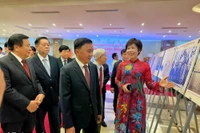 Khai mạc trưng bày ảnh 'Thành tựu 100 năm báo chí cách mạng Việt Nam'