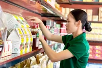 Các sản phẩm chanh dây chế biến của Hợp tác xã Nông nghiệp và dịch vụ Hùng Thơm Gia Lai được trưng bày, giới thiệu tại các điểm bán hàng OCOP. Ảnh: V.T