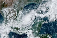 Mỹ: Bang Florida 'họa vô đơn chí', thêm bão cấp 5 Milton lao đến