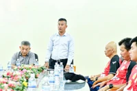 Ông Đinh Hồng Vinh gặp mặt cán bộ, nhân viên, ban huấn luyện và các cầu thủ CLB Quy Nhơn United