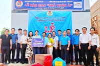 Cộng đồng doanh nghiệp chung tay xóa nhà tạm, nhà dột nát