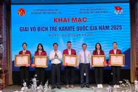 4 nữ tuyển thủ giành HCV karate châu Á được tặng Huân chương Lao động hạng Nhì