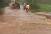 Tìm thấy thi thể nạn nhân trong vụ lũ cuốn rơ moóc xe công nông