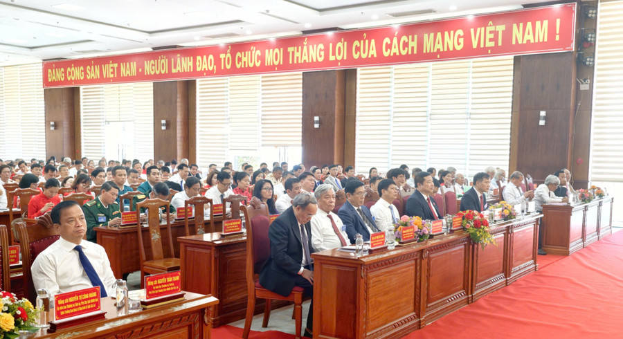 Các đồng chí lãnh đạo, đại biểu dự Đại hội. ẢNH: D.NHÂN 2.jpg