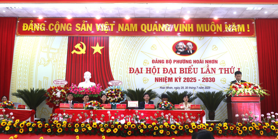 Đoàn Chủ tịch Đại hội điều hành Đại hội. Ảnh: M.H 3.jpg