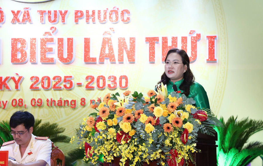 Đồng chí Lê Thị Vinh Hương được chỉ định giữ chức Bí thư Đảng ủy xã Tuy Phước nhiệm kỳ 2025 - 2030. Ảnh: NGUYỄN DŨNG 6.jpg