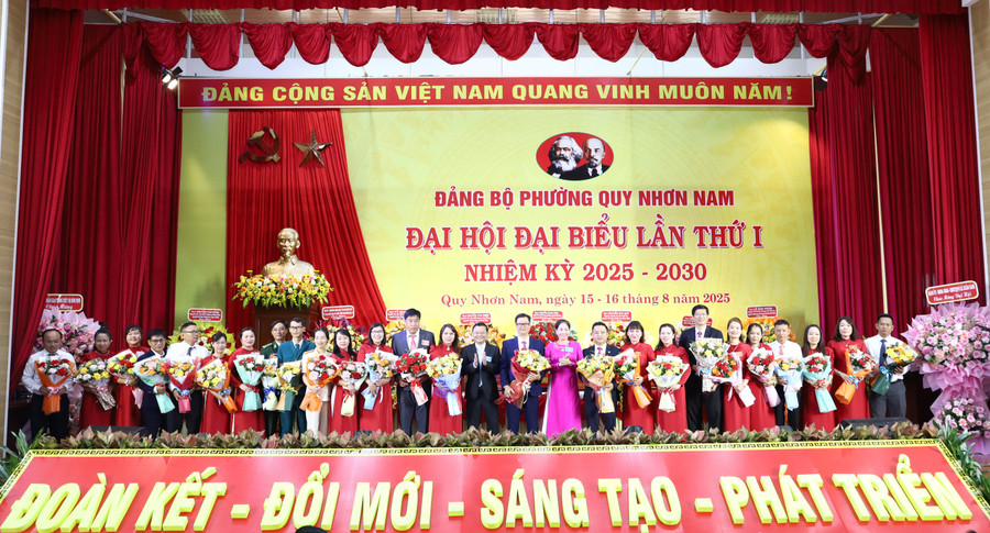 Ban Chấp hành Đảng bộ phường Quy Nhơn Nam ra mắt. Ảnh: Nguyễn Dũng 6.jpg