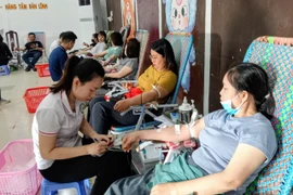 Liên đoàn Lao động tỉnh Gia Lai phối hợp tổ chức Ngày hội hiến máu tình nguyện năm 2026 với sự tham gia của hàng trăm đoàn viên, người lao động tại Nhà Văn hóa Lao động tỉnh.