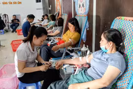 Liên đoàn Lao động tỉnh Gia Lai phối hợp tổ chức Ngày hội hiến máu tình nguyện năm 2026 với sự tham gia của hàng trăm đoàn viên, người lao động tại Nhà Văn hóa Lao động tỉnh.