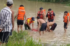 Tìm thấy thi thể nạn nhân vụ đuối nước dưới cầu Diêu Trì, xã Tuy Phước