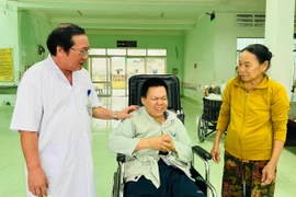 Ngành y tế nỗ lực khám chữa bệnh và phòng dịch bệnh lây lan sau lũ lụt, kịp thời ứng phó thiên tai, bảo đảm chăm sóc sức khỏe nhân dân.