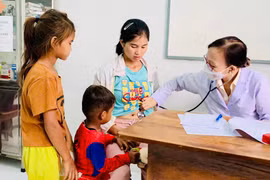 Ngành Y tế tỉnh Gia Lai tuyên truyền chăm sóc sức khỏe bà mẹ trẻ em, nâng cao nhận thức làm mẹ an toàn cho phụ nữ tại các xã đặc biệt khó khăn phía Tây.